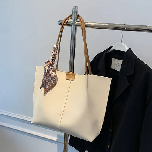 Womens Spacious Spring Bag A Trendy Single-shoulder Bag