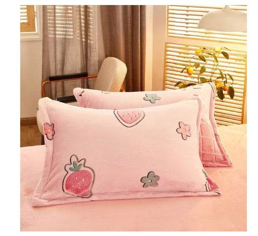 A Pair Of Winter Velvet Pillowcases To Keep Warm - Mubimart