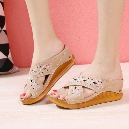 Women Wear Lightweight Hollow Cross Slippers - Mubimart
