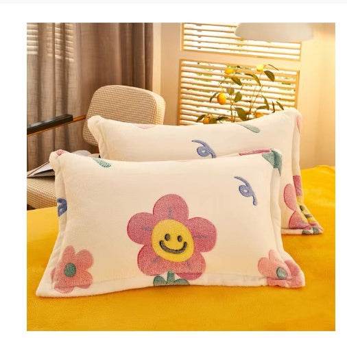 A Pair Of Winter Velvet Pillowcases To Keep Warm - Mubimart