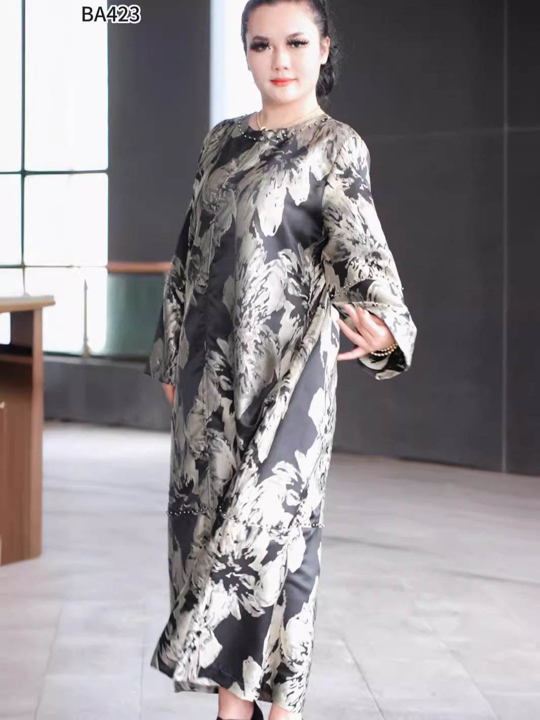 Women's Black Pearl Plus Size Robe Dress - Mubimart