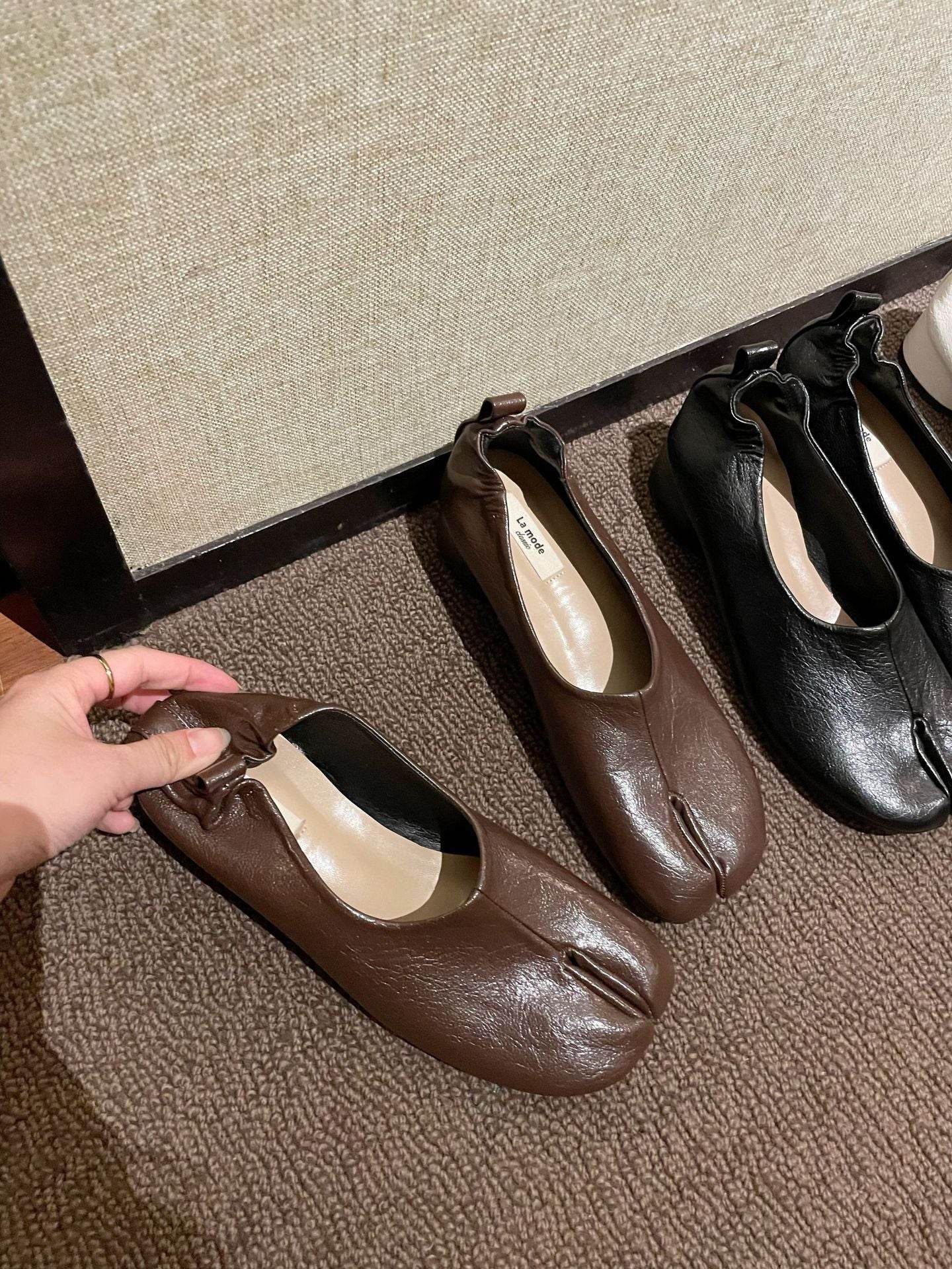 Split-toe Shoes Trotter Horseshoe Pumps - Mubimart