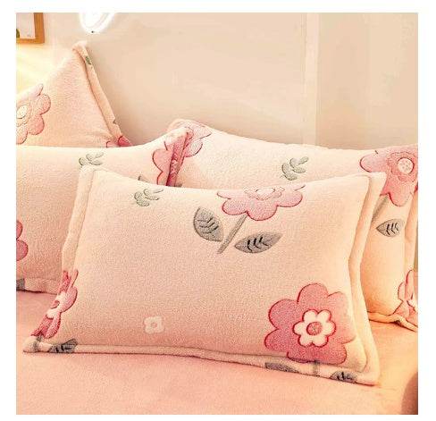 A Pair Of Winter Velvet Pillowcases To Keep Warm - Mubimart