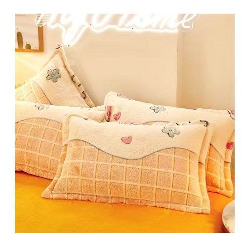 A Pair Of Winter Velvet Pillowcases To Keep Warm - Mubimart