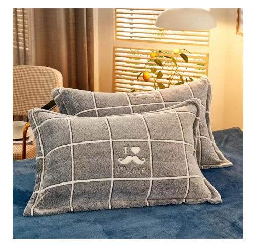 A Pair Of Winter Velvet Pillowcases To Keep Warm - Mubimart