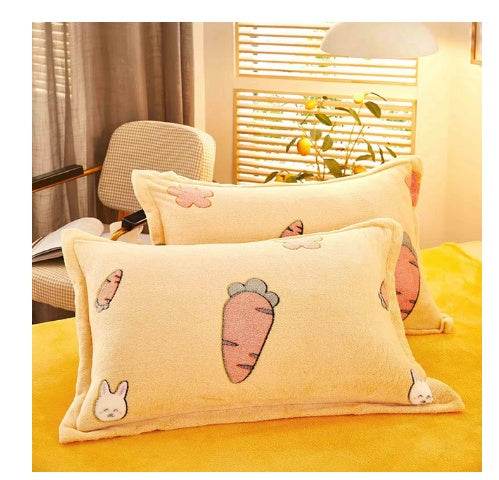 A Pair Of Winter Velvet Pillowcases To Keep Warm - Mubimart