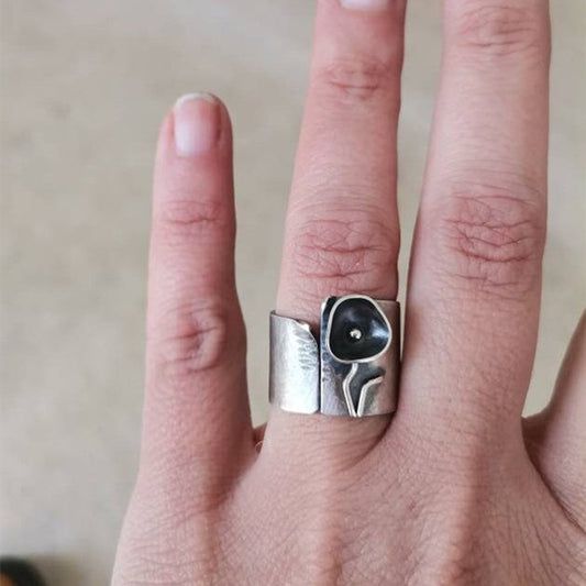 Women's Fashion Vintage Flower Shape Ring