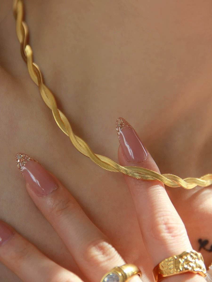 Elegant Gold-Tone Twisted Chain Choker Necklace For Women - Mubimart