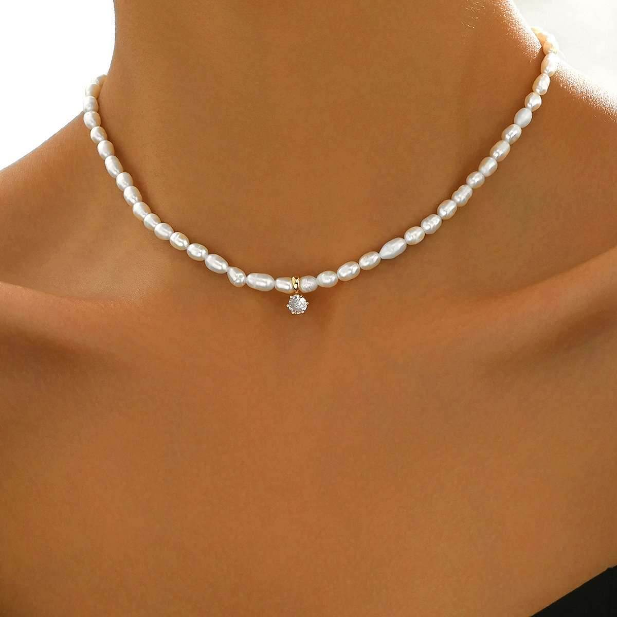 Elegant Freshwater Pearl Choker Necklace With Diamond Pendant - Stylish And Feminine Jewelry For Young Women - Mubimart