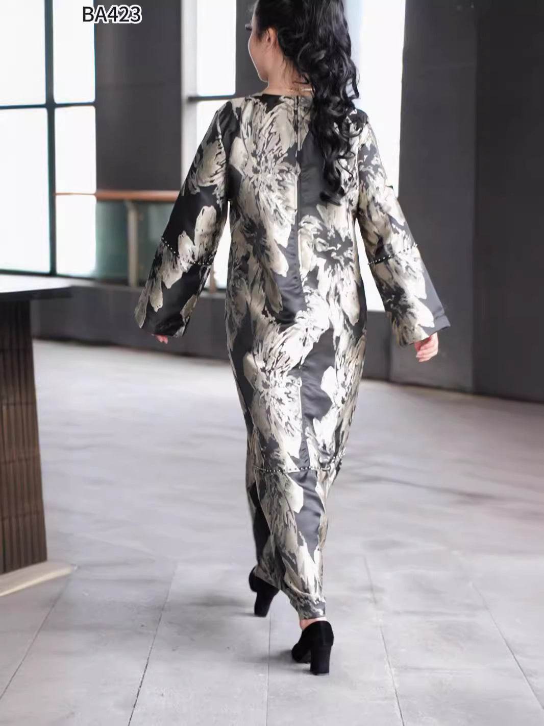 Women's Black Pearl Plus Size Robe Dress - Mubimart