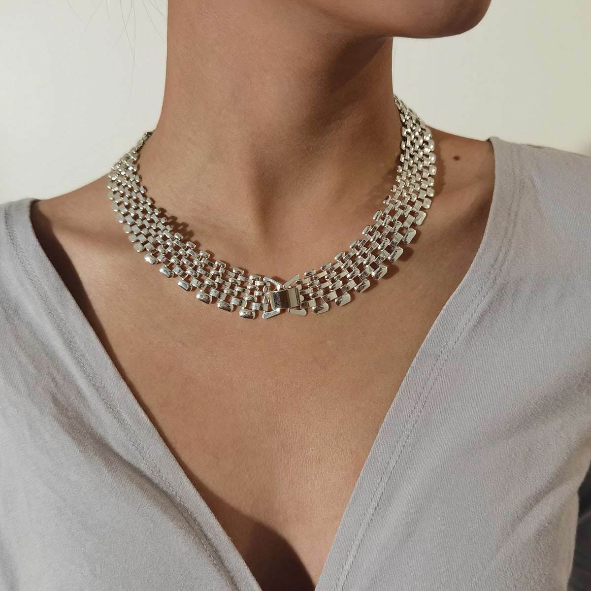 Exaggerated Atmosphere Hollow Chain Necklace Women - Mubimart
