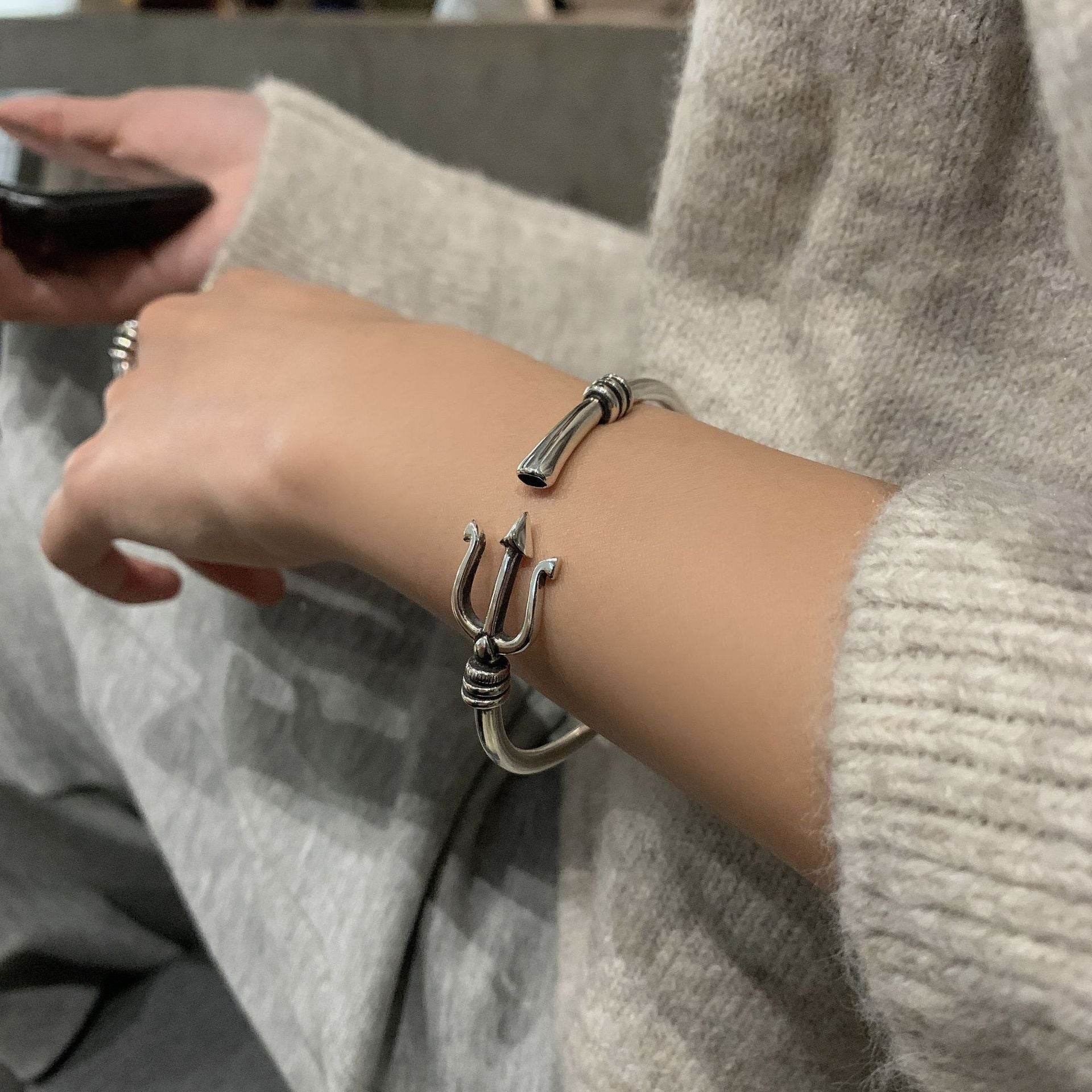 Silver Retro Bangle Bracelet - Mubimart