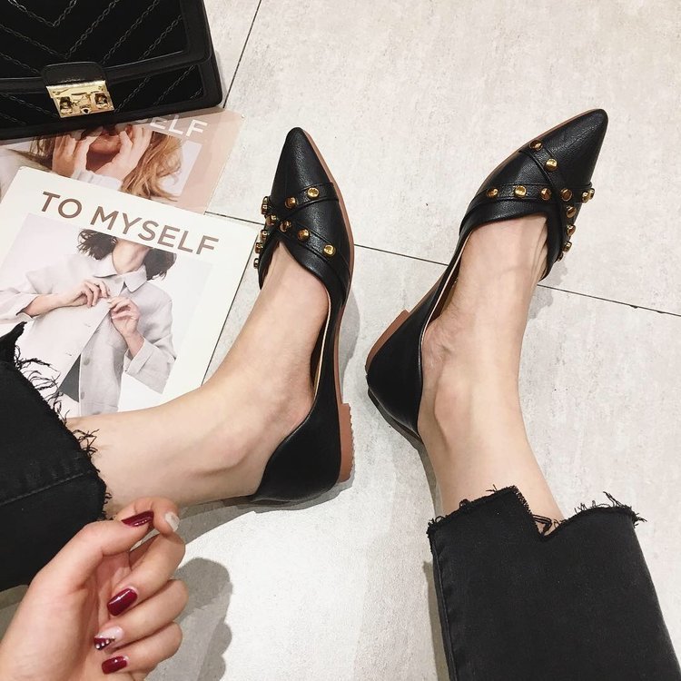 Pointed toe black flat shoes