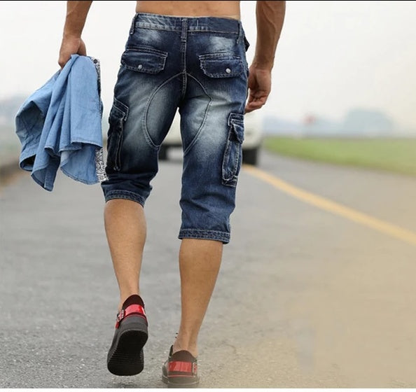 Lässige verkürzte Jeansshorts mit Taschen