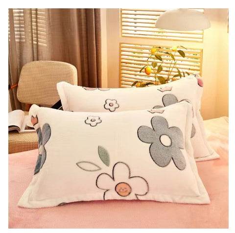 A Pair Of Winter Velvet Pillowcases To Keep Warm - Mubimart