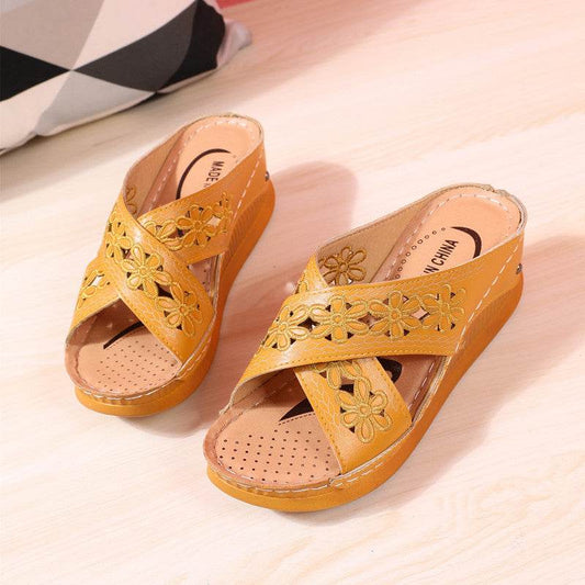 Women Wear Lightweight Hollow Cross Slippers - Mubimart