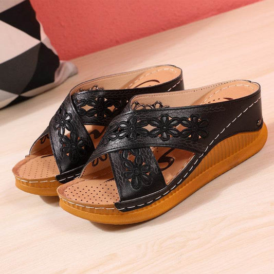 Women Wear Lightweight Hollow Cross Slippers - Mubimart