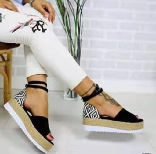 Gewebte Espadrilles-Sandalen mit Keilabsatz und Plateau