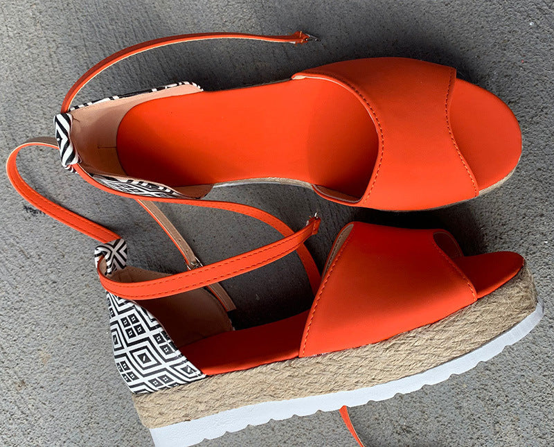 Gewebte Espadrilles-Sandalen mit Keilabsatz und Plateau