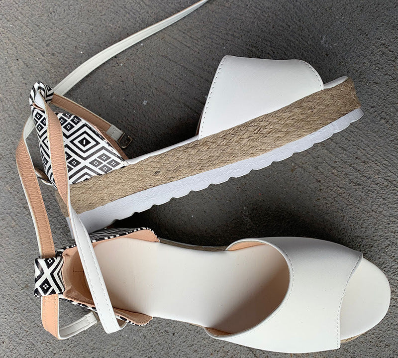 Gewebte Espadrilles-Sandalen mit Keilabsatz und Plateau