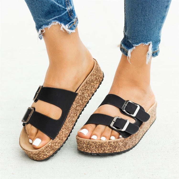 Flat sandals with flat feet