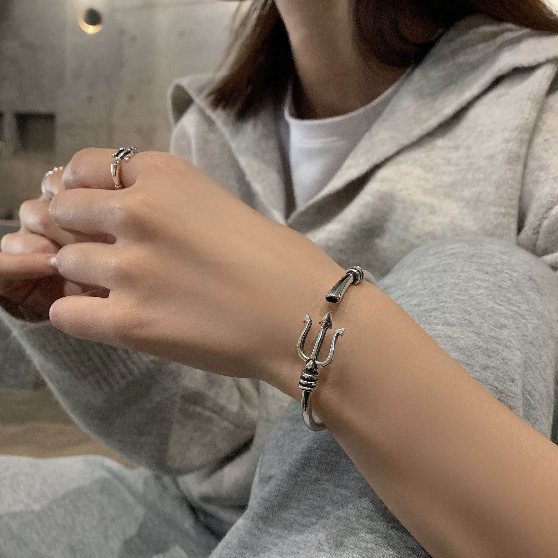 Silver Retro Bangle Bracelet - Mubimart