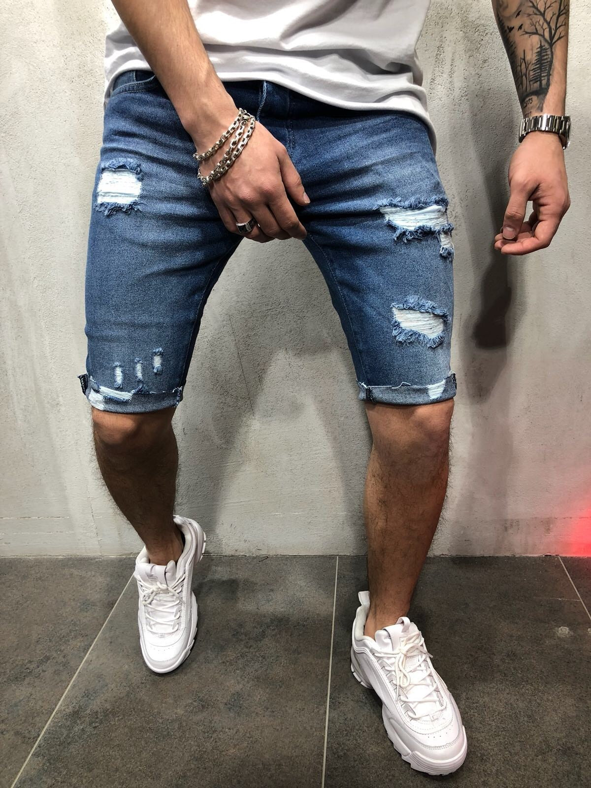 Denim shorts met smalle gaten en smalle heren shorts