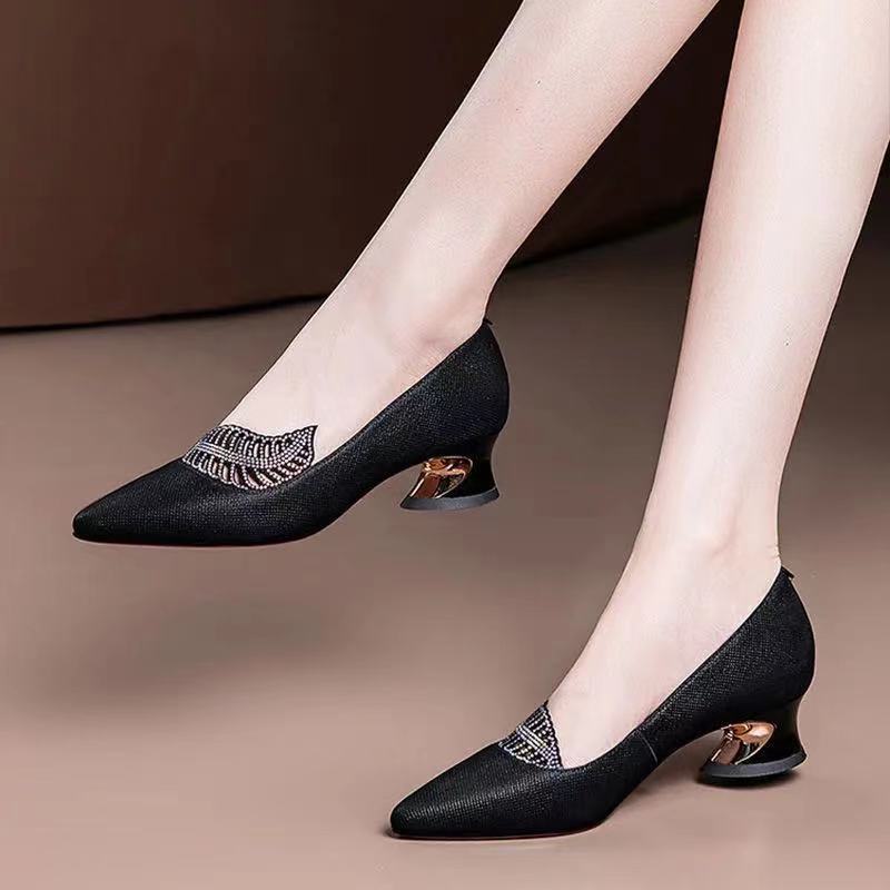 Low-Heel Pointed Toe All-Match Pumps