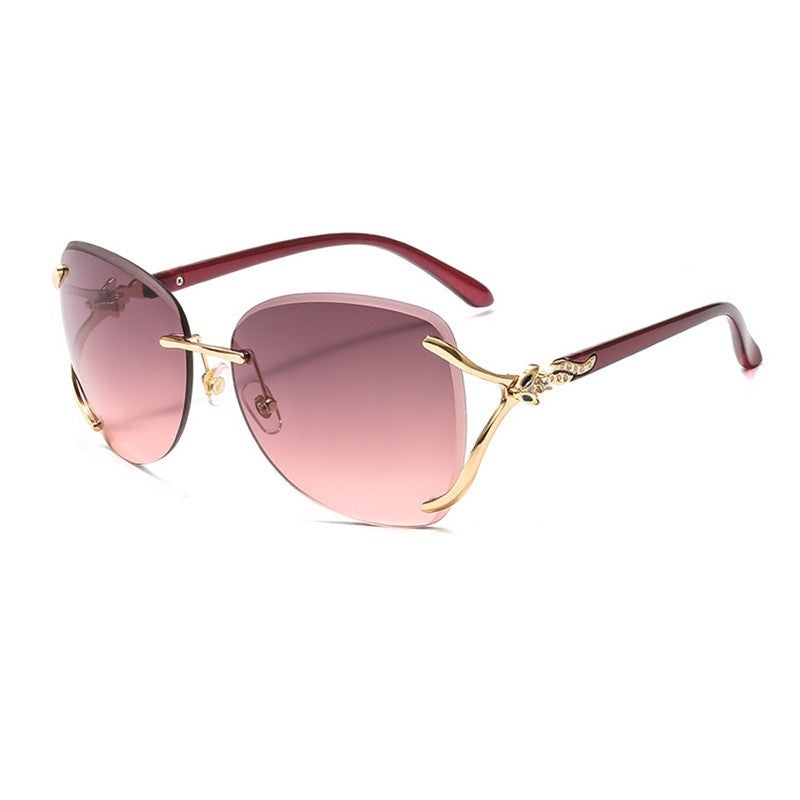 Übergroße Sonnenbrille mit Strasssteinen in Pink Foxes