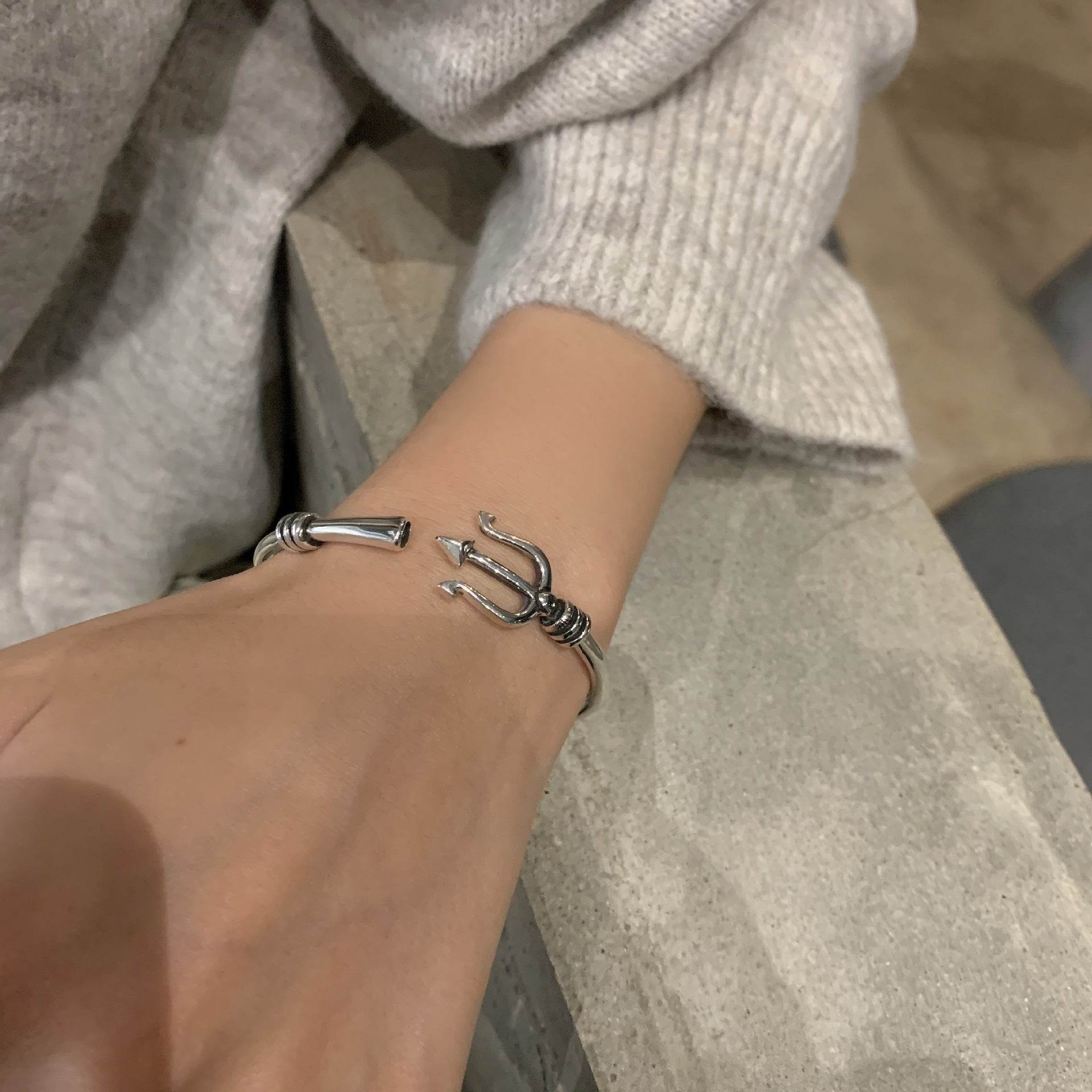 Silver Retro Bangle Bracelet - Mubimart