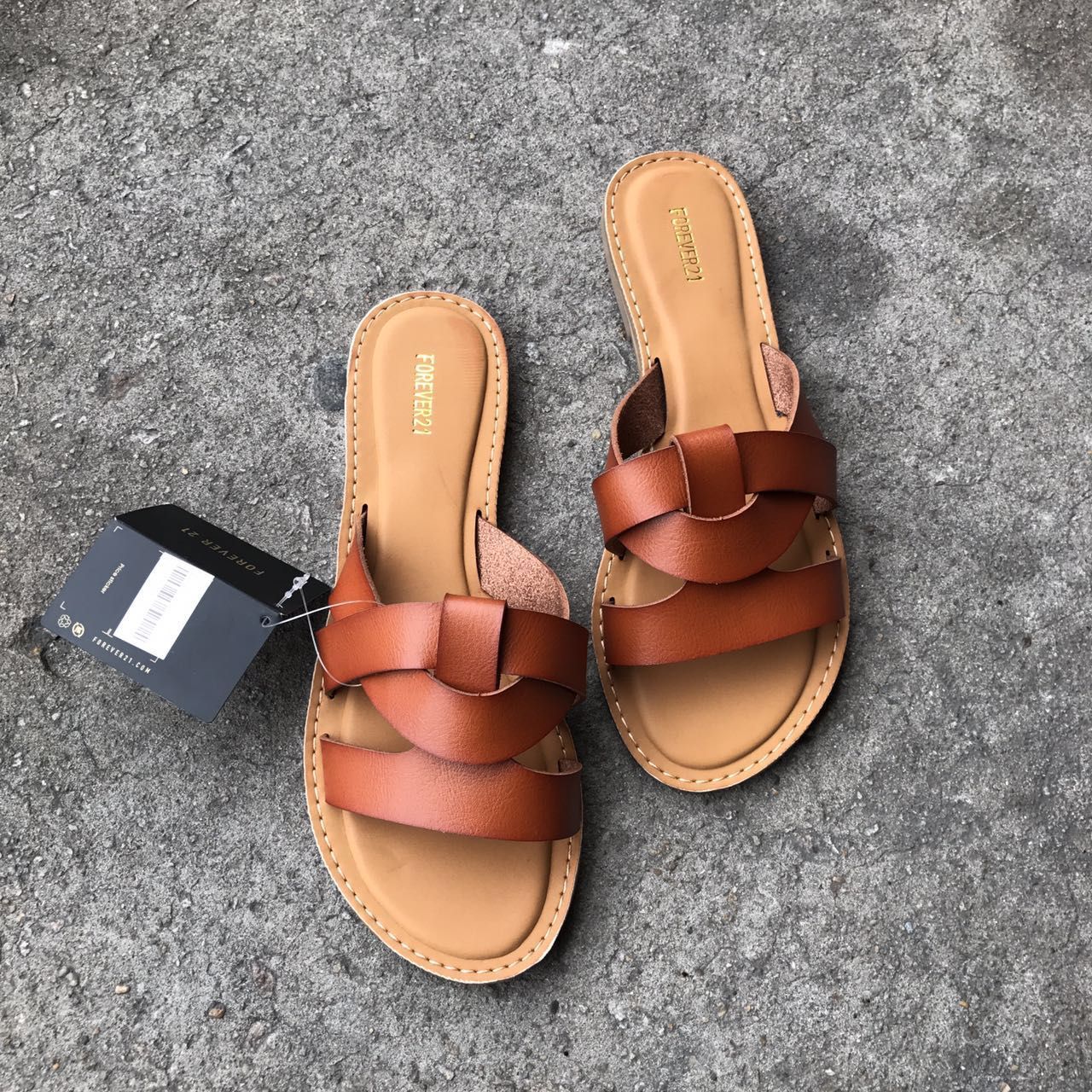 Casual flat sandals