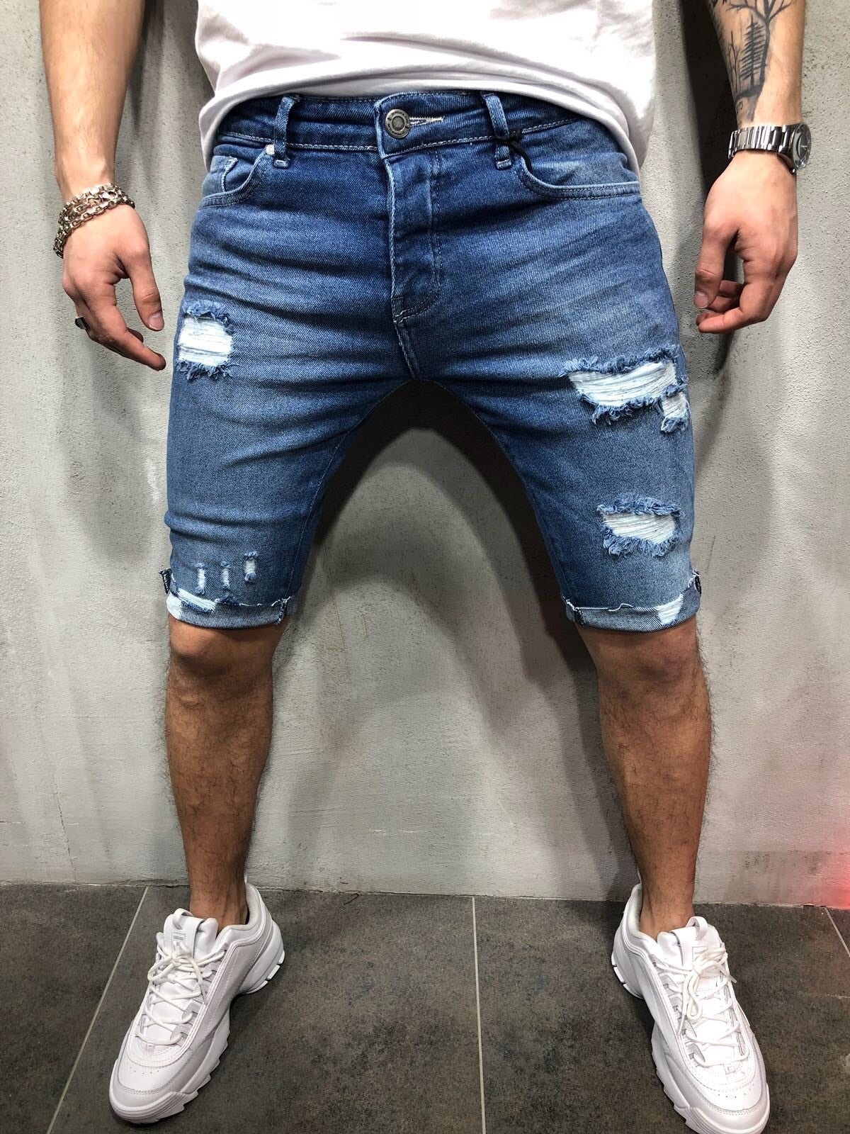 Denim shorts met smalle gaten en smalle heren shorts