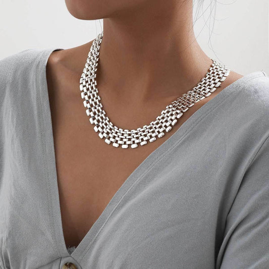 Exaggerated Atmosphere Hollow Chain Necklace Women - Mubimart