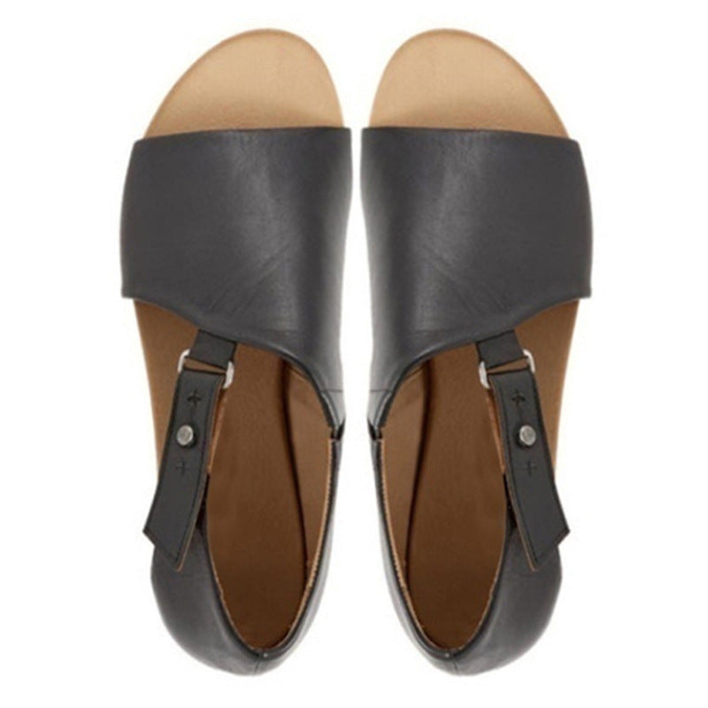 Flat bottom versatile sandals