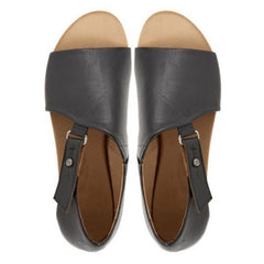 Flat bottom versatile sandals