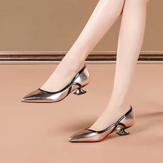 Low-Heel Pointed Toe All-Match Pumps