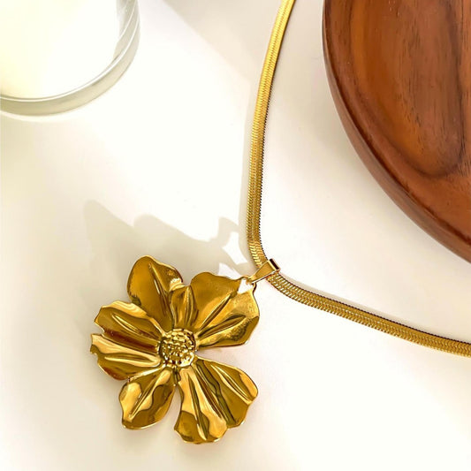 Fashion Exaggerated Cold Style Stainless Steel Large Flower Pendant Necklace