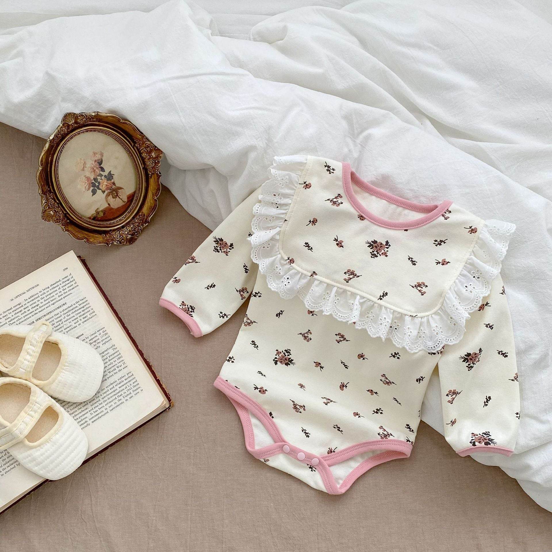 Baby Girl Floral Clothing Lace Neckline Water Towel Set - Mubimart