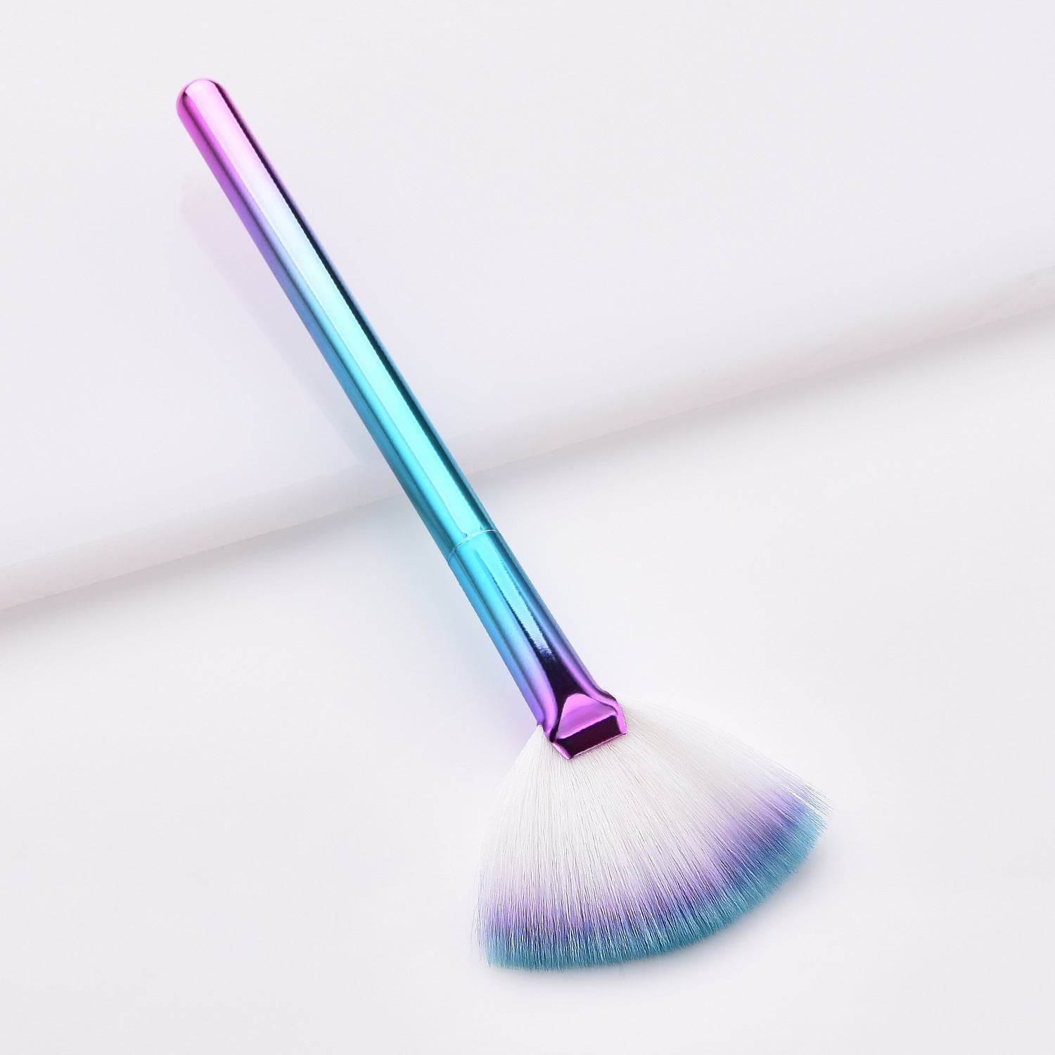 Fan Makeup Brush - Mubimart