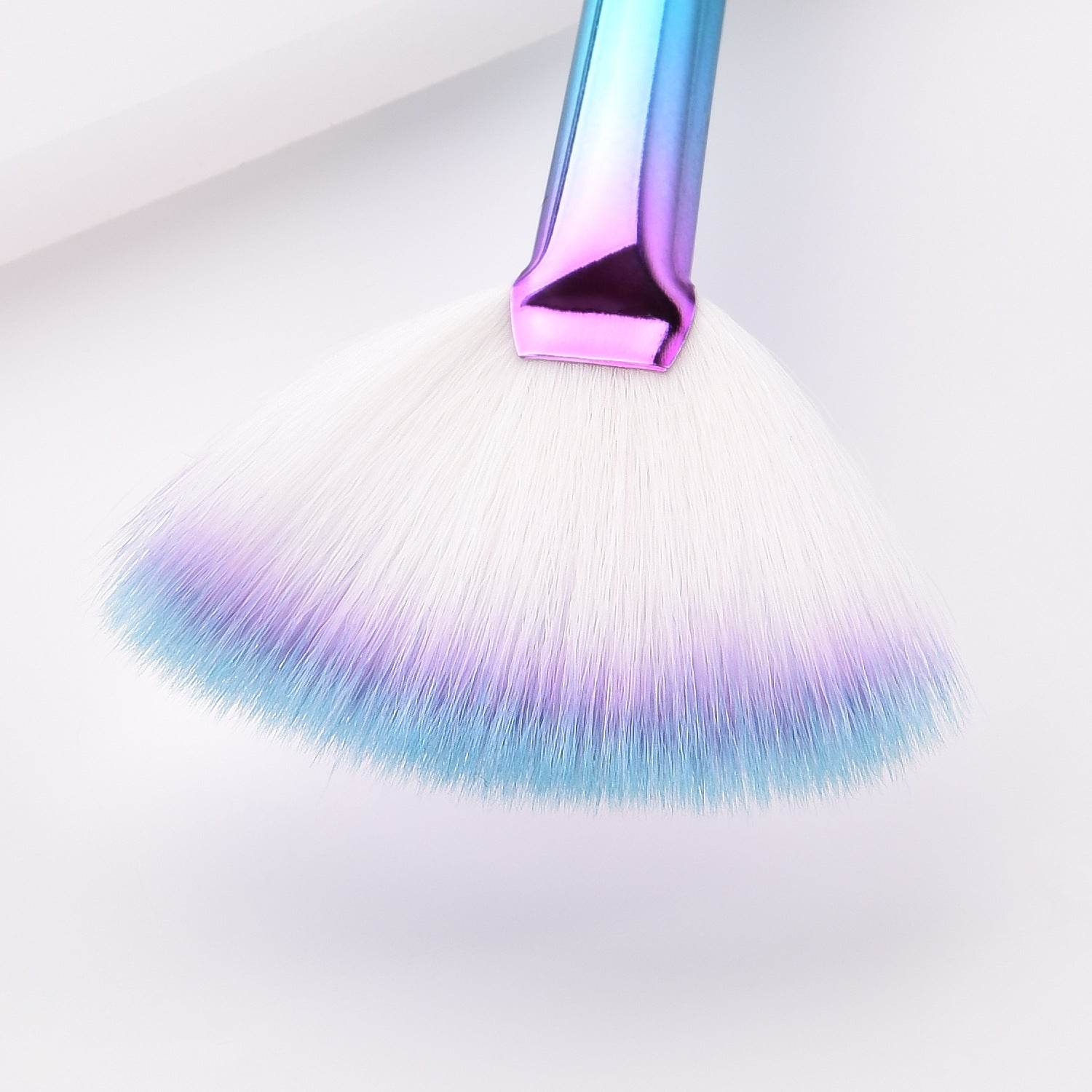 Fan Makeup Brush - Mubimart
