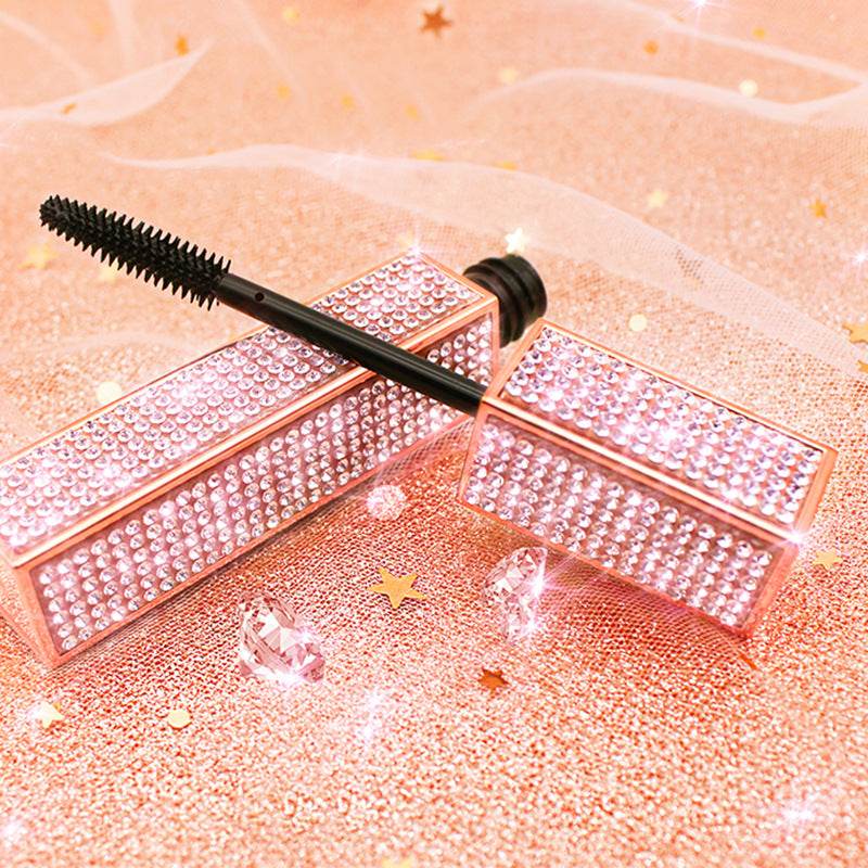 Long, shiny and warbling mascara. - Mubimart