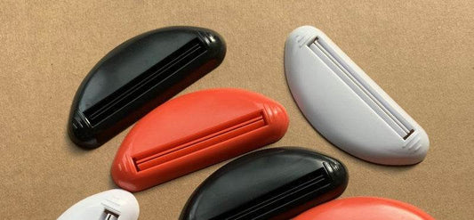 Plastic toothpaste squeezer - Mubimart