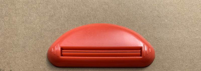 Plastic toothpaste squeezer - Mubimart