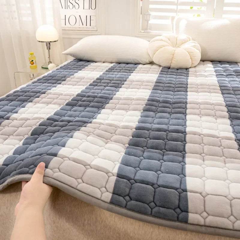 Thick Milk Fiber Mattress Quilted Bed Protection Cushion Anti-static Fleece-lined Mattress Cushion - Mubimart