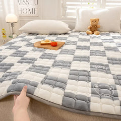 Thick Milk Fiber Mattress Quilted Bed Protection Cushion Anti-static Fleece-lined Mattress Cushion - Mubimart - Mattress Topper 