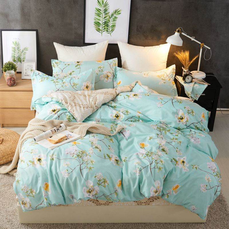 Three or four sets of bedding - Mubimart