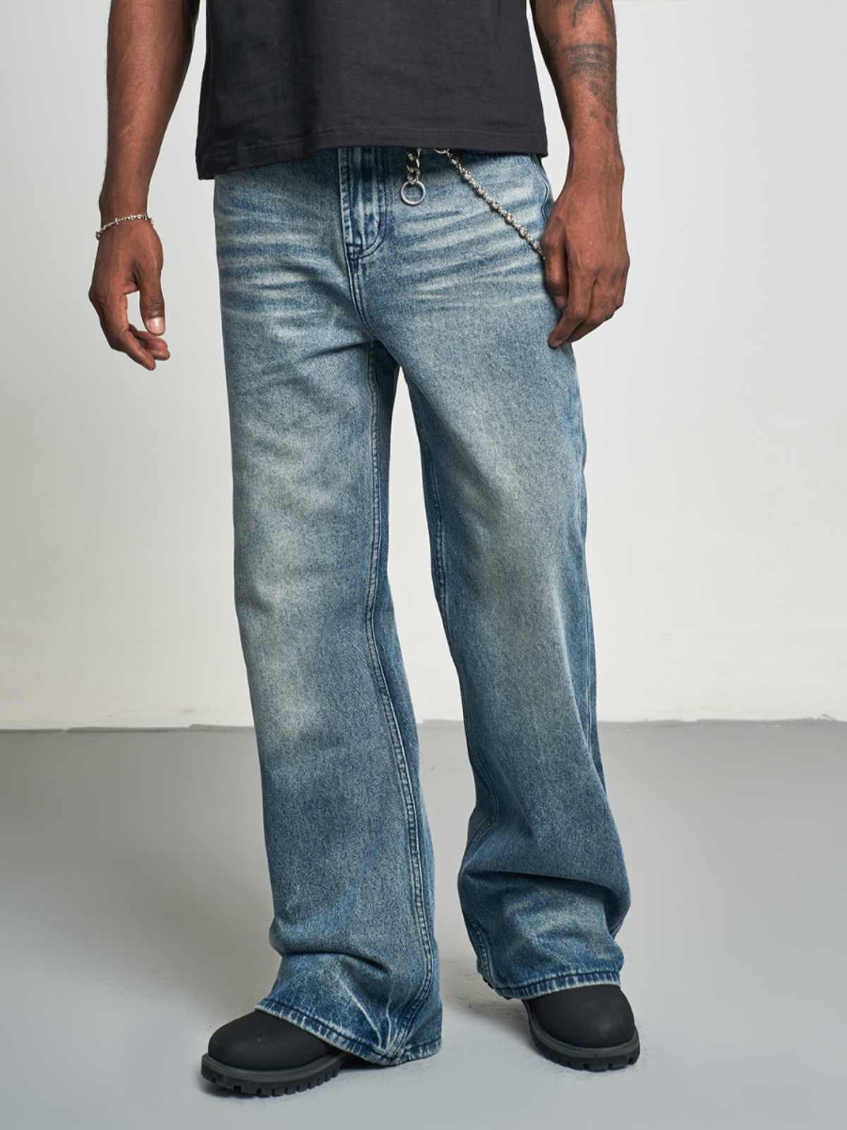 Schlankmachende Bootcut-Jeans mit Farbverlauf und weitem Bein