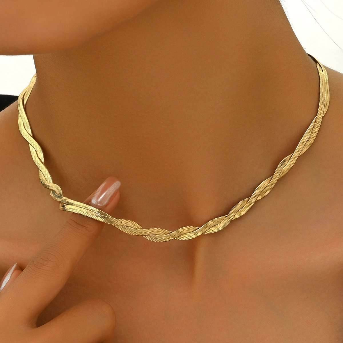 Elegant Gold-Tone Twisted Chain Choker Necklace For Women - Mubimart
