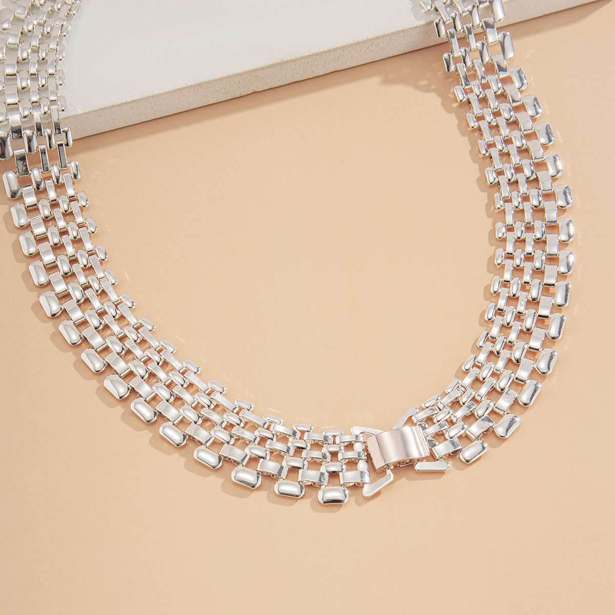 Exaggerated Atmosphere Hollow Chain Necklace Women - Mubimart
