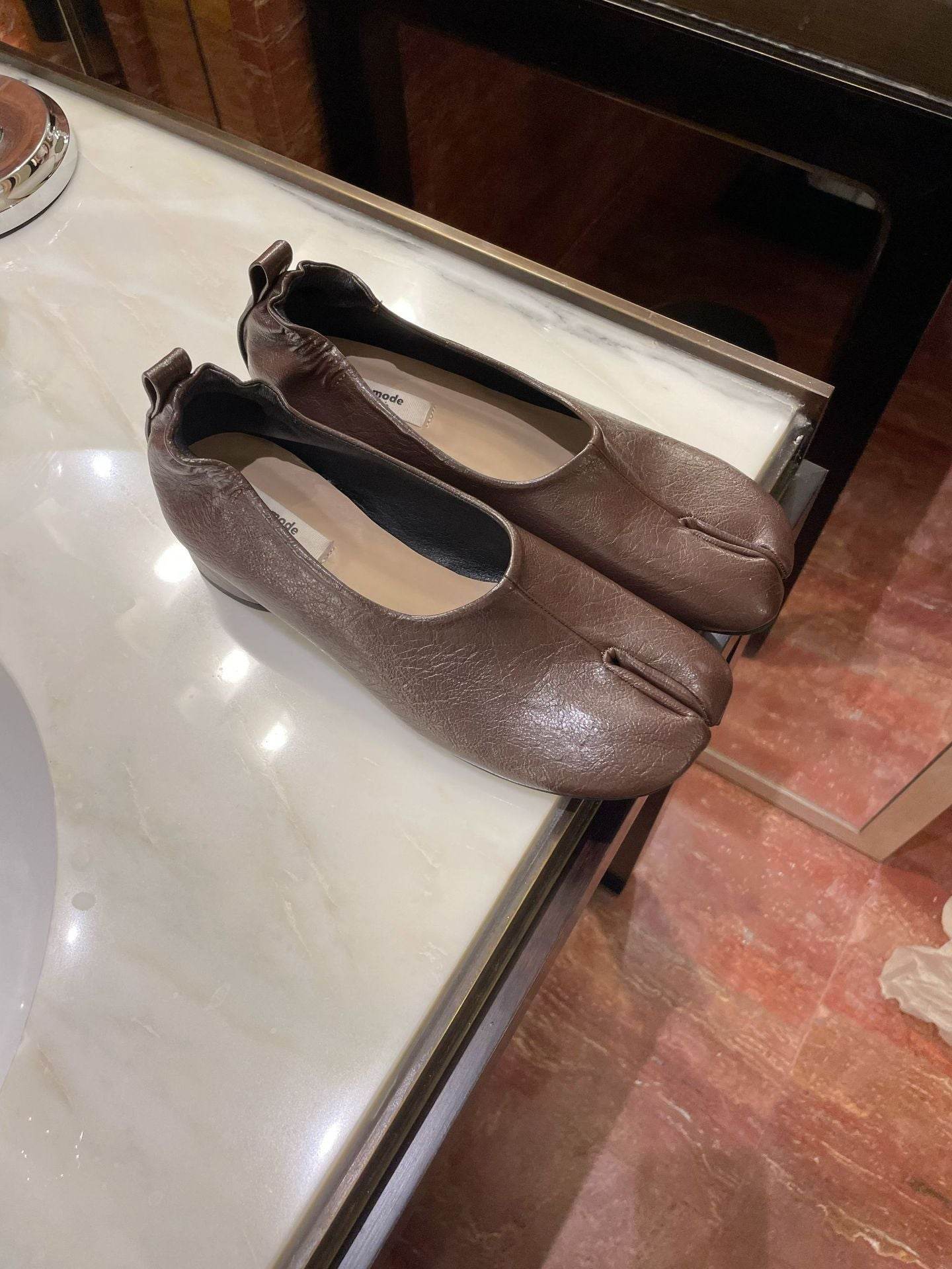 Split-toe Shoes Trotter Horseshoe Pumps - Mubimart